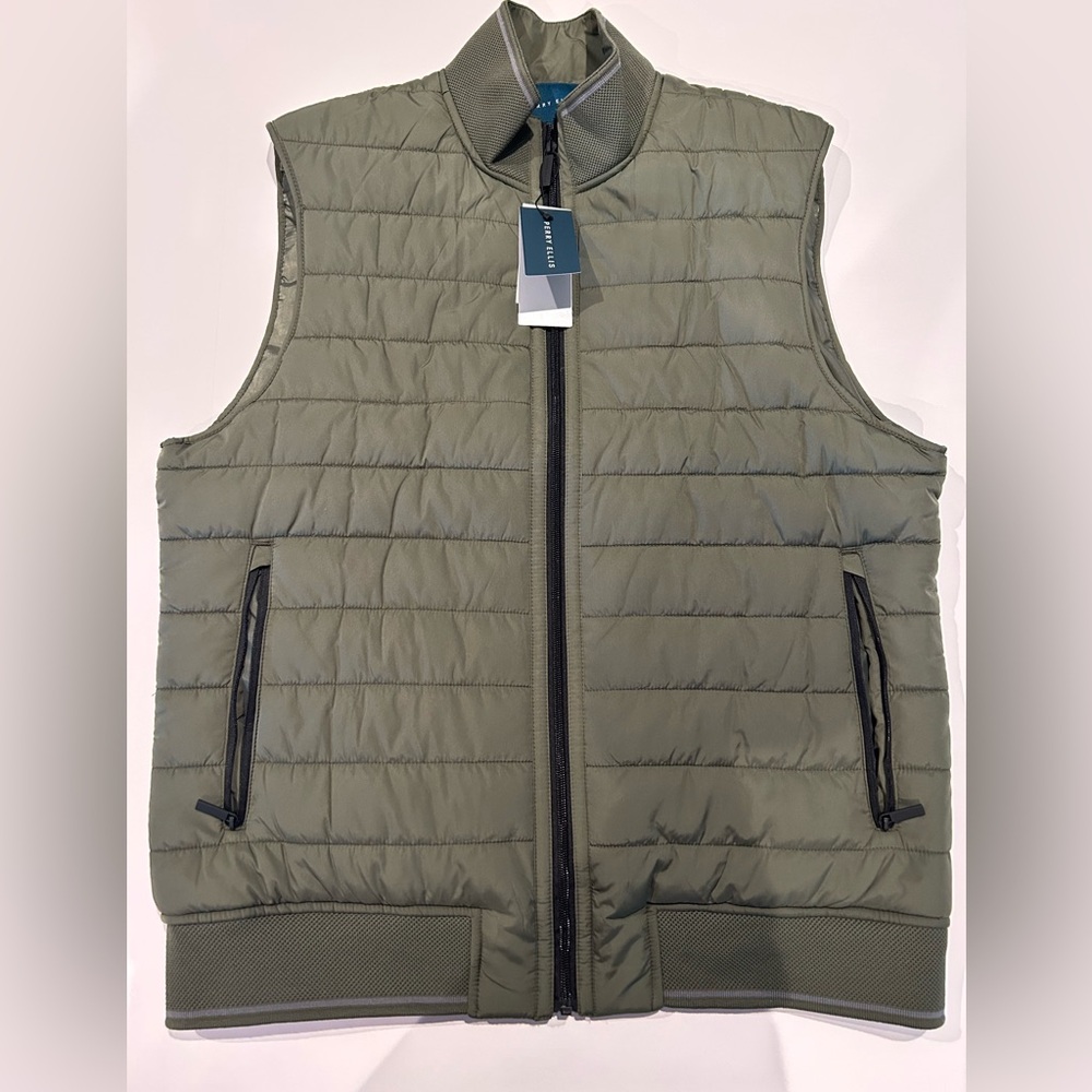 NW tags. Forrest Green Men’s Perry Ellis Quilted-Puffer Vest.